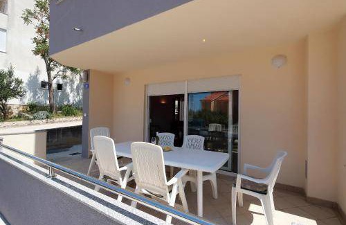 Novalja Apartment | Spacious 2-Bedroom Apartment for Up to 6 Guests