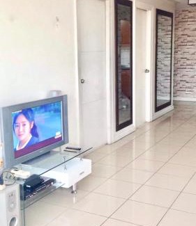 Barangay 670 Apartment | Spacious Condo Unit in Robinson Place with Pool & Spa