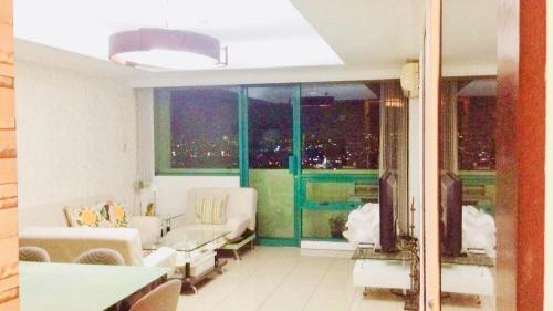 Barangay 670 Apartment | Spacious Condo Unit in Robinson Place with Pool & Spa