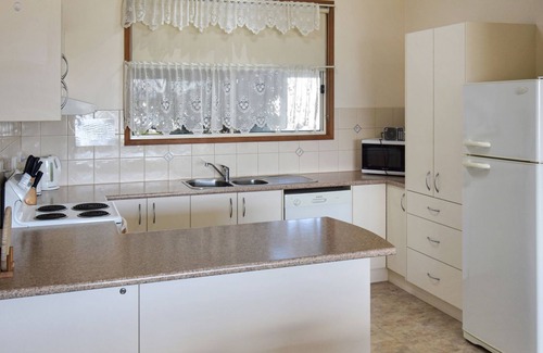 Bermagui House | Harbourside Escape: Oceanfront Views & Top-Rated Stay
