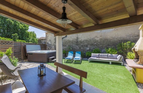 Bubani Other | Spacious 2-Bedroom House with Kitchen for 4 Guests