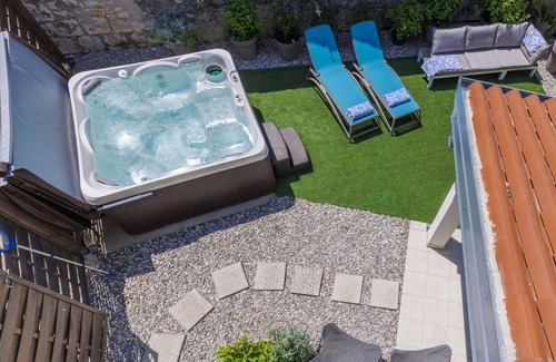 Bubani Other | Spacious 2-Bedroom House with Kitchen for 4 Guests