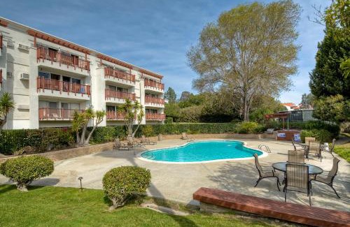 Carlsbad House | Relaxing Studio Steps from the Resort with Free Wifi