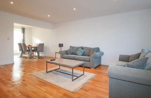 Harlyn House | Discover 6A The Mews: Family & Pet-Friendly Retreat