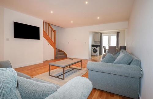 Harlyn House | Discover 6A The Mews: Family & Pet-Friendly Retreat