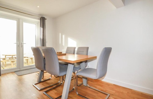 Harlyn House | Discover 6A The Mews: Family & Pet-Friendly Retreat