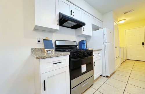 Franklin Park House | 6B4B Southeast Austin Duplex , Max 16ppl, Near SoCo, McKinney