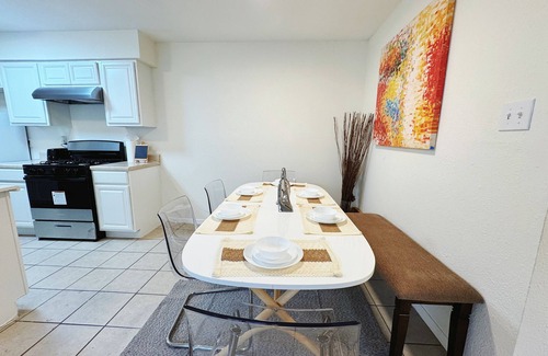 Franklin Park House | 6B4B Southeast Austin Duplex , Max 16ppl, Near SoCo, McKinney