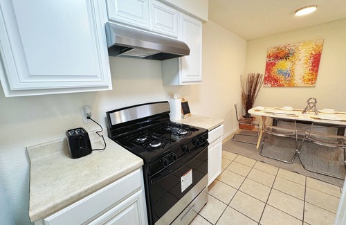 Franklin Park House | 6B4B Southeast Austin Duplex , Max 16ppl, Near SoCo, McKinney