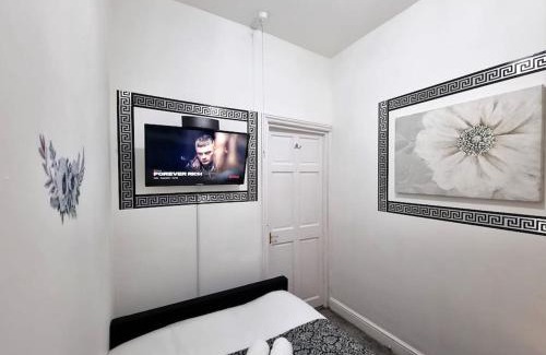 Morley House | Relaxing 4-Star Retreat with Free Parking & High-Speed WiFi
