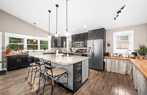 Hermantown House | Ideal 6bd Home for Gatherings, Near YMCA & Downtown Duluth