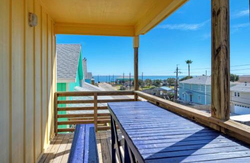 Flour Bluff House | Discover Keeper Red by AvantStay: Private Pool & Boat Dock