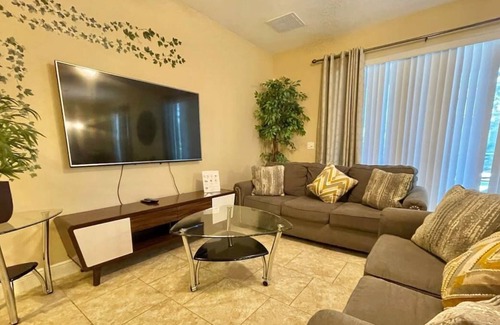 Loughman Resort | Family-Friendly 6bdr Resort with Private Pool Near Attractions