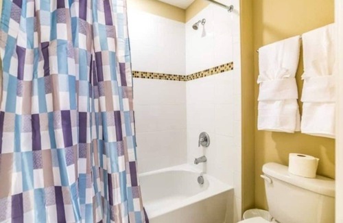 Loughman Resort | Family-Friendly 6bdr Resort with Private Pool Near Attractions