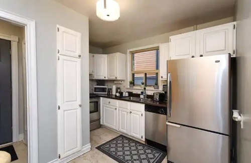 North York House | Spacious 6-Bedroom Home with Easy North York Subway Access
