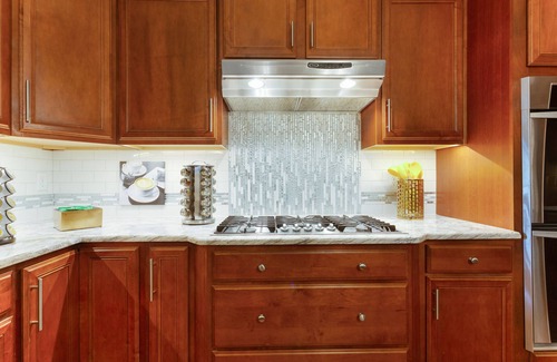 Chesterfield House | Ultimate 6BR Haven with Hot Tub and Gorgeous Yard