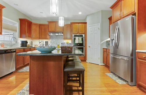 Chesterfield House | Ultimate 6BR Haven with Hot Tub and Gorgeous Yard