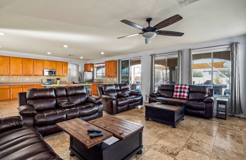 Missouri Ranch House | Beautiful 6BR Retreat with Heated Pool & Indoor-Outdoor Fun