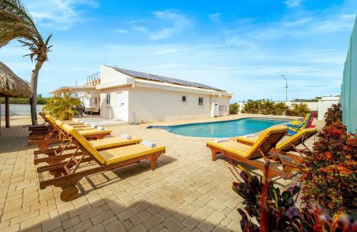 Arashi Apartment | 6BR & 6BA 5 Mins to Beach at Alegria Villa by Bocobay