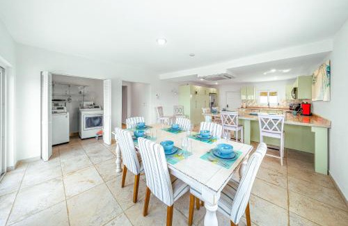 Arashi Apartment | 6BR & 6BA 5 Mins to Beach at Alegria Villa by Bocobay