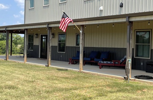 Lexington House | ✓6BR Barndominium ✓4 Bathrooms ✓For Families ✓Quiet ✓120 Acres ✓~4500 sq.ft.