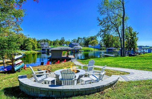 Mineral House | 6BR Lakefront at Lake Anna, Boat Dock, Fire Pit