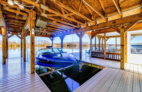 Bumpass House | 6BR Lakefront @ Lake Anna, Deck, Boat House, Beach