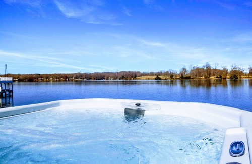 Bumpass House | 6BR Lakefront @ Lake Anna, Deck, Boat House, Beach