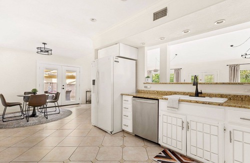Vance Jackson House | Family-Friendly Fun with Pool, Games & Pet Amenities!