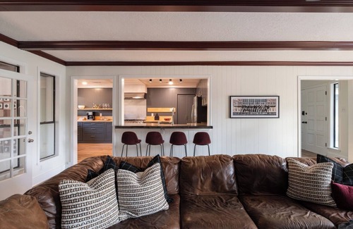 Briarcrest Estates House | 6BR Sleeps 22 - Pickleball, Pool, Games, Karaoke - Perfect for Large Groups!