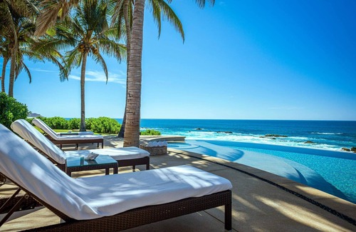 San Jose del Cabo Villa | Beachfront 6BR Villa with Pool and Spa Access