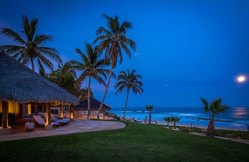 San Jose del Cabo Villa | Beachfront 6BR Villa with Pool and Spa Access