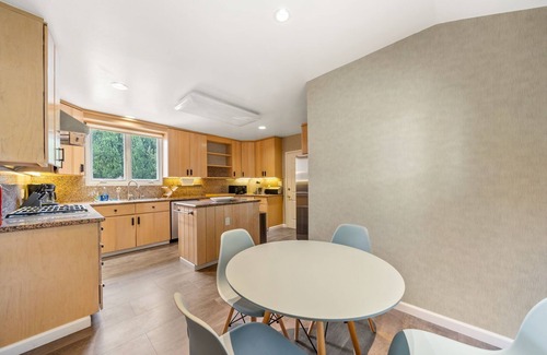 Pico - Robertson House | Impressive 6BR Villa with Pool & Jacuzzi near Rodeo Drive