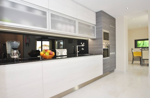 Armacao de Pera Villa | New Villa with Private Pool, Jacuzzi & Steps to the Beach