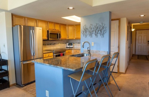 Frisco Condo | Scenic Lake & Mountain Condo Near Top Ski Resorts