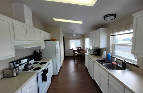 Desert Aire House | Explore 6th Hole Loop: Family-Friendly & Breakfast Included