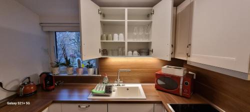 Region Hannover District Apartment | Spacious 5-Room Duplex with Child-Friendly Amenities