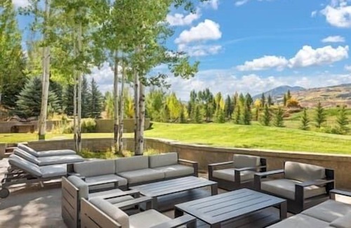 Aspen House | 7/8 Stunning Home, Hot Tub-Gym-Wine Room-FirePit!