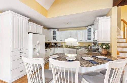 North Augusta House | Exclusive 7-Acre Private Estate with Lake View & Fishing