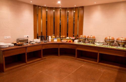 Kasarwadi Hotel | Convenient Stay at 7 Apple Hotel Pimpri Pune with Breakfast