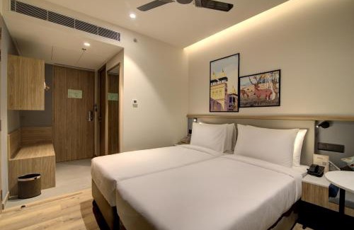 Tonk Road Hotel | Convenient Stay at 7 Apple Hotel, Pratap Nagar, Jaipur