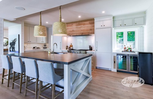 Bracebridge Cottage | Elegant 7-Bedroom Cottage on Lake Muskoka with Boathouse
