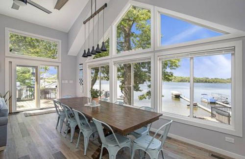 Sister Lakes House | 7 Bed Beachfront with Scenic Views Sister Lakes