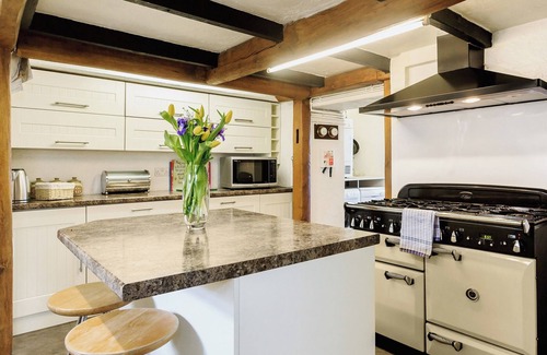 Crantock Cottage | Experience 7-Bedroom Retreat in West Pentire by the Sea