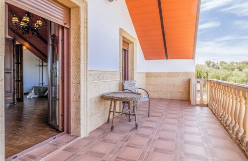 Lucena House | Elegant Vacation Home with Pool & Spa near Lucena