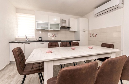 Polaca House | Spacious Vacation Home with Outdoor Wellness & Fun Activities
