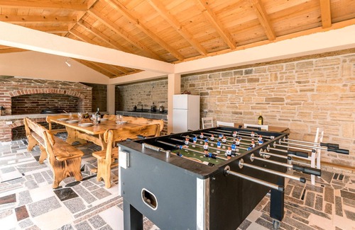 Polaca House | Spacious Vacation Home with Outdoor Wellness & Fun Activities