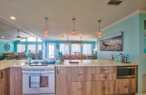 Alligator Point House | Stunning 7 Bedroom Beach House with Pool & Ocean View