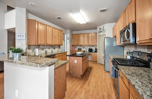 Barker House | Family-Friendly 7-Bedroom Getaway with Private Pool