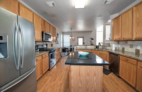 Barker House | Family-Friendly 7-Bedroom Getaway with Private Pool